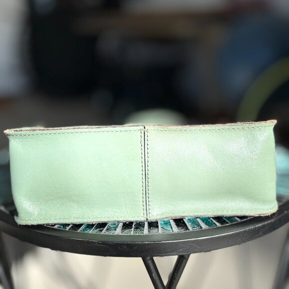 Patricia Nash Vallata Burnished Tooled Italian Leather Crossbody in Sage Green! - Picture 4 of 5